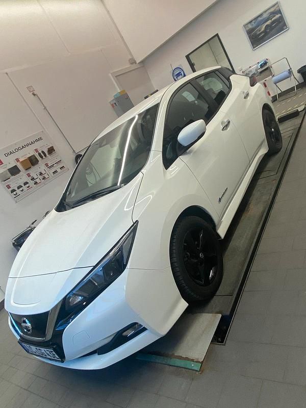 Gebraucht Nissan Leaf 110 kW (150 PS) 2018 Weiß Kleinwagen