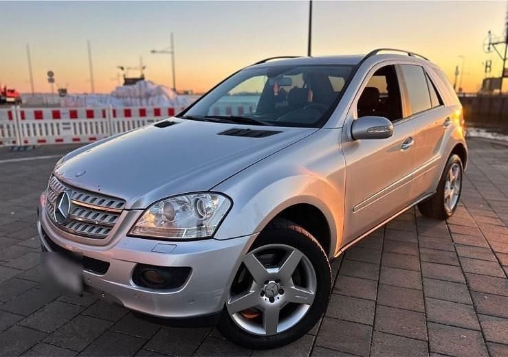 Silber Gebraucht 2007 Mercedes ML420 SUV | 4.449 € - Bild 1/4