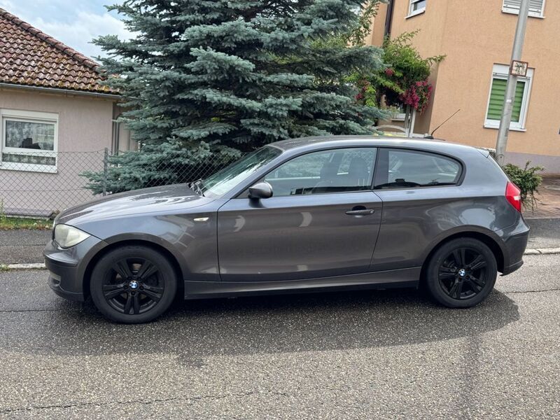 Grau Gebraucht 2008 BMW 118 Kleinwagen | 2.900 € (Fairer Preis) - Bild 1/4