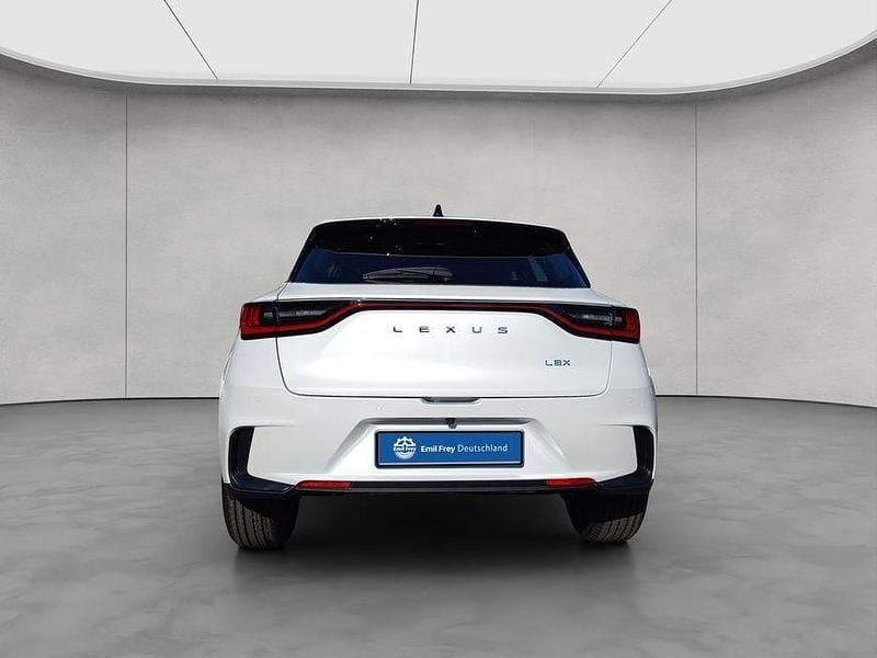 Neu Lexus LBX 136 PS (100 kW) 2026 Weiß SUV