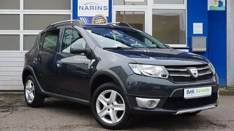 Gebraucht Dacia Sandero Prestige 90 PS (66 kW) 2016 Grau SUV