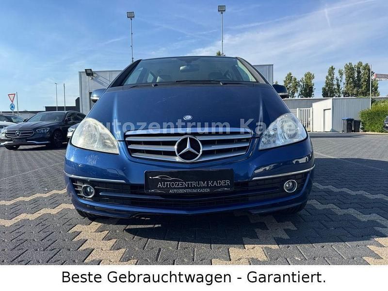 Blau Gebraucht 2010 Mercedes A200 Elegance Limousine | 5.900 € (Etwas zu teuer) - Bild 1/4
