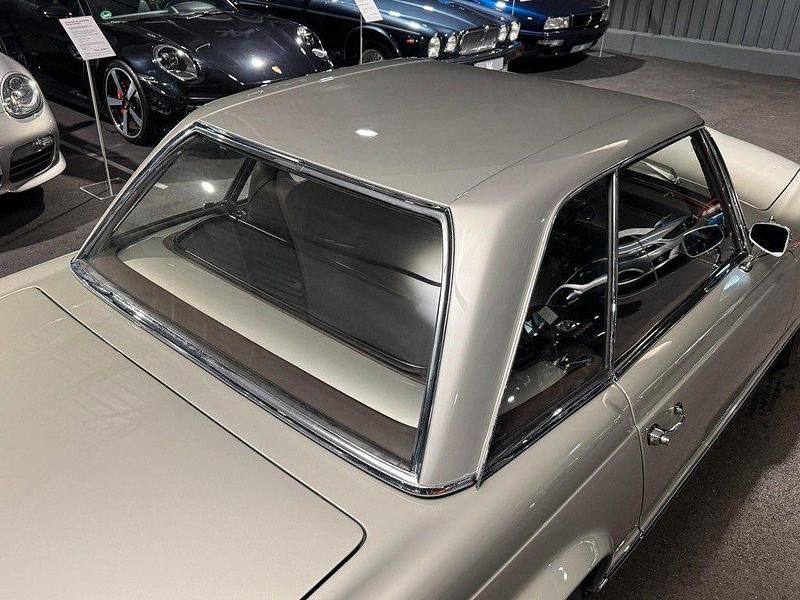 Gebraucht Mercedes 230 150 PS (110 kW) 1966 Silber Cabrio