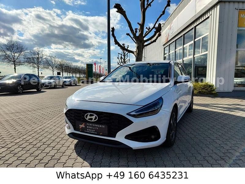 Gebraucht Hyundai i30 101 PS (74 kW) 2024 Weiß Limousine