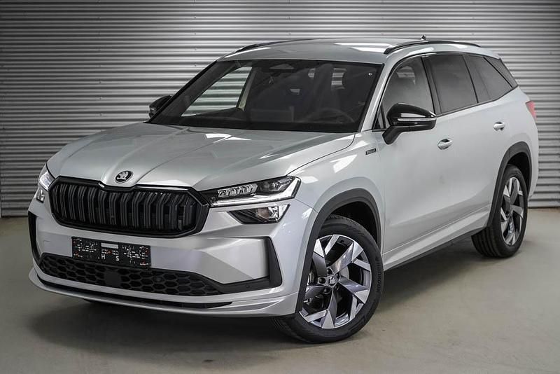 Brilliant silber metallic (8e) Neu 2025 Skoda Kodiaq SportLine SUV | 50.690 € (Fairer Preis) - Bild 1/4