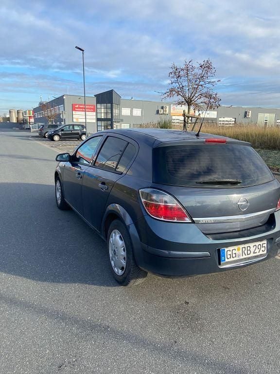 Blau Gebraucht 2009 Opel Astra Innovation Limousine | 2.200 € (Fairer Preis) - Bild 1/4