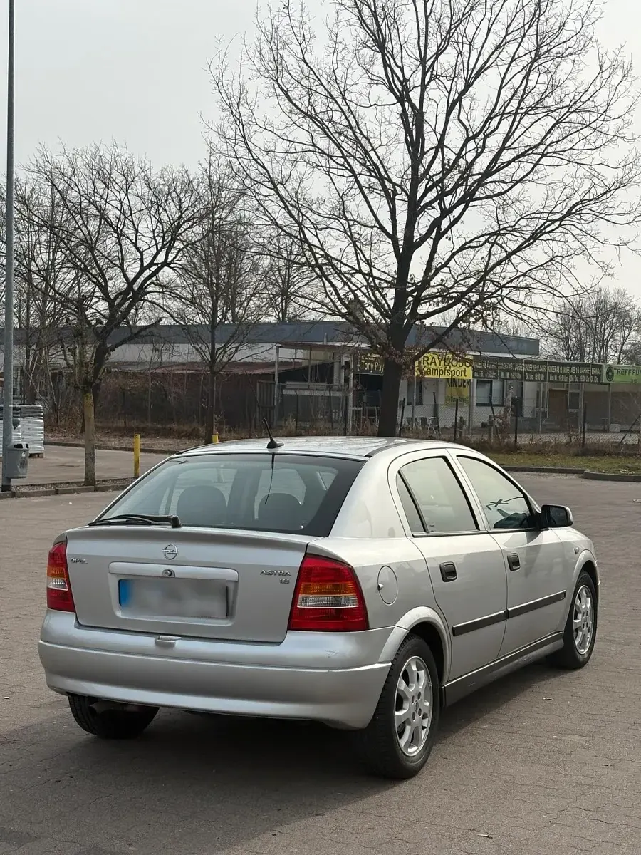 Usata Opel Astra 84 CV (61 kW) 2001 Argento Utilitaria