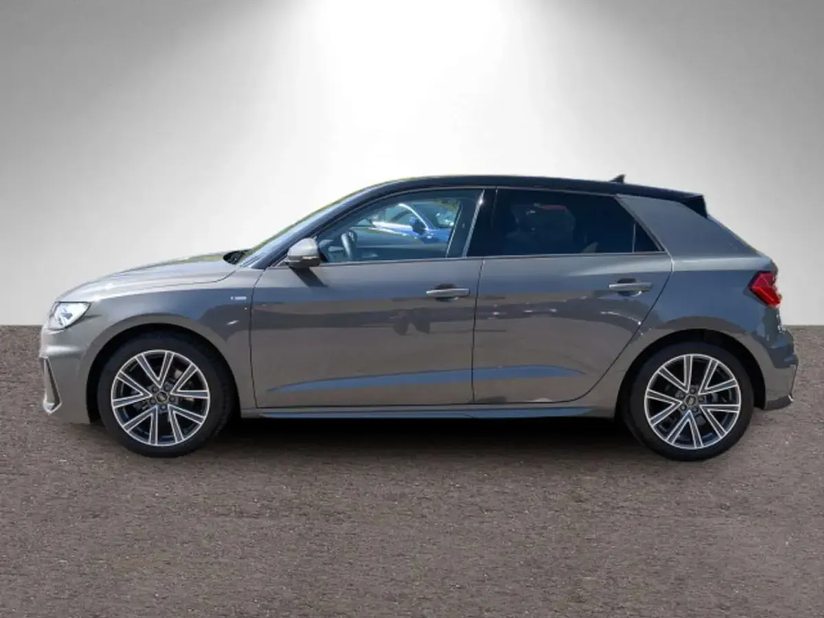 Gebraucht Audi A1 Advanced Plus 116 PS (85 kW) 2026 Gletscherweiß metallic SUV