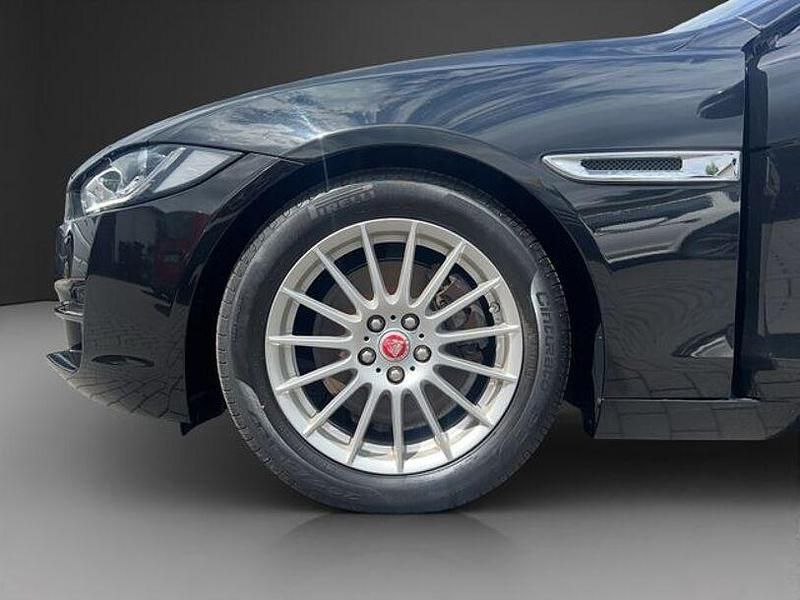 Gebraucht Jaguar XE Prestige 163 PS (119 kW) 2015 Schwarz Limousine