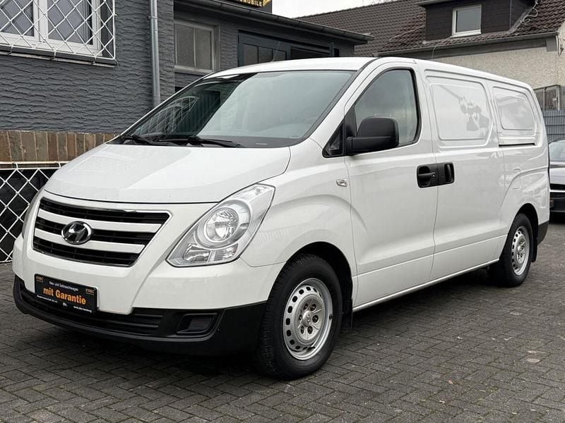 Weiß Gebraucht 2013 Hyundai H-1 Van / Kleinbus | 8.999 € (Guter Preis) - Bild 1/4