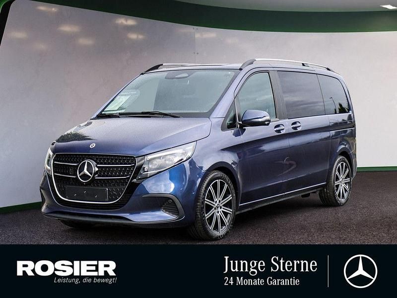 Blau / sodalithblau Gebraucht 2024 Mercedes V300 Style Van / Kleinbus | 65.950 € (Fairer Preis) - Bild 1/4