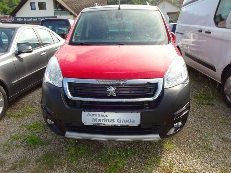 Rot Gebraucht 2015 Peugeot Partner Tepee Outdoor Van / Kleinbus | 10.950 € (Fairer Preis) - Bild 1/4