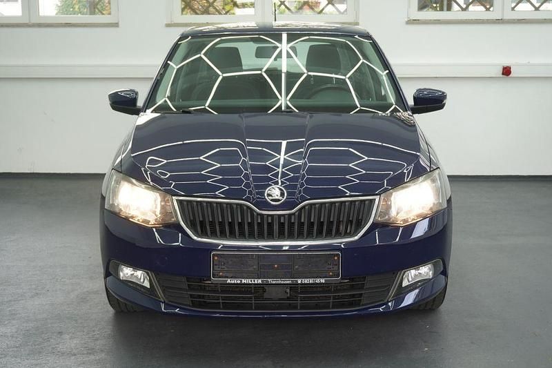 Blau Gebraucht 2016 Skoda Fabia Ambition Kleinwagen | 9.299 € (Fairer Preis) - Bild 1/4