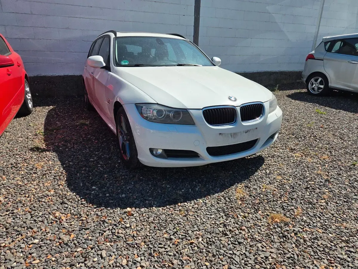 Gebraucht BMW 320 Sport Line 184 PS (135 kW) 2012 Weiß Kombi