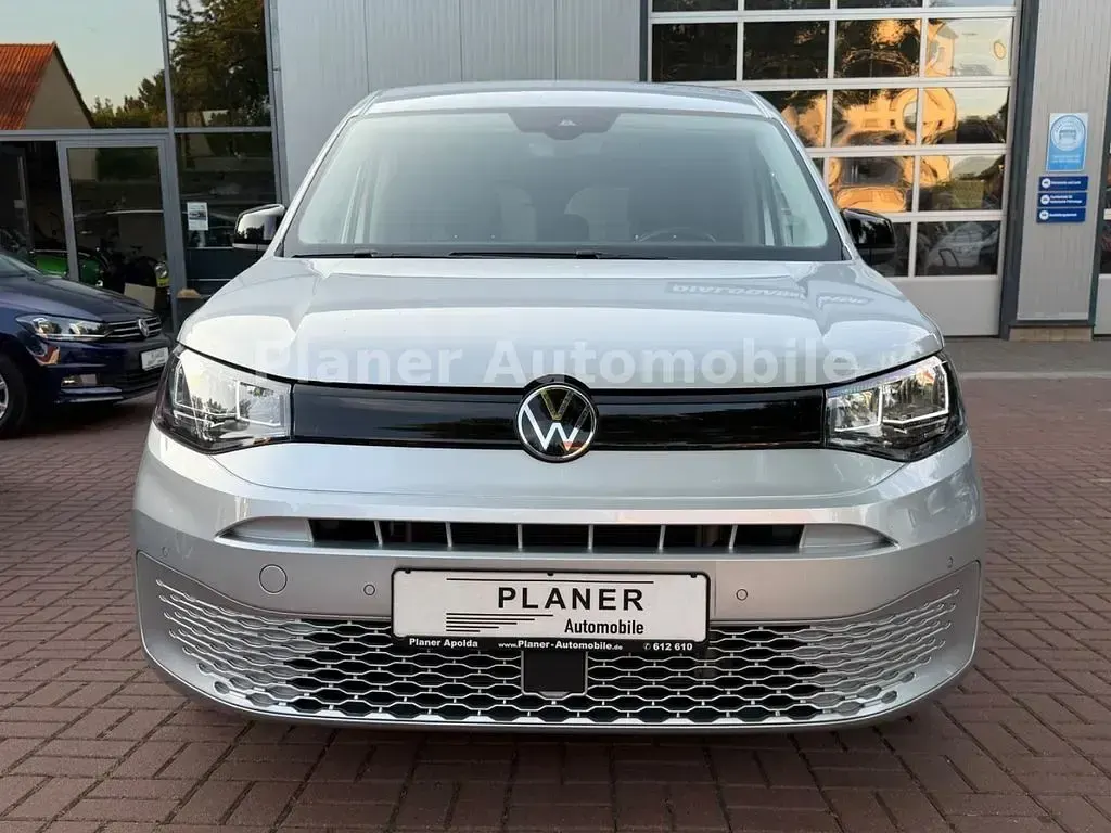 Gebraucht VW Caddy Maxi 114 PS (83 kW) 2023 Silber Van / Kleinbus