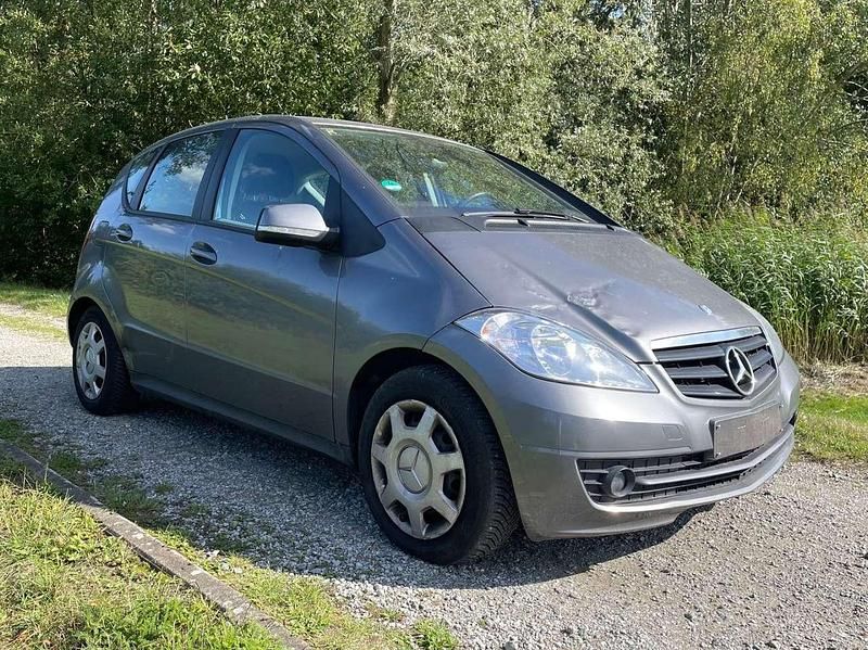 Gebraucht Mercedes A180 109 PS (80 kW) 2011 Grau Kleinwagen