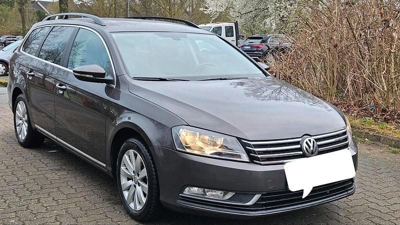 Braun Gebraucht 2014 VW Passat Kombi | 8.999 € (Superpreis) - Bild 1/4