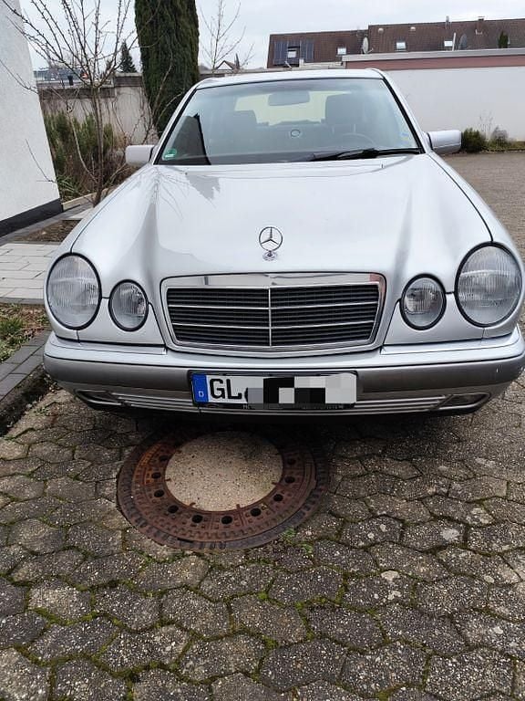 Silber Gebraucht 1999 Mercedes 200 Limousine | 3.700 € (Guter Preis) - Bild 1/1