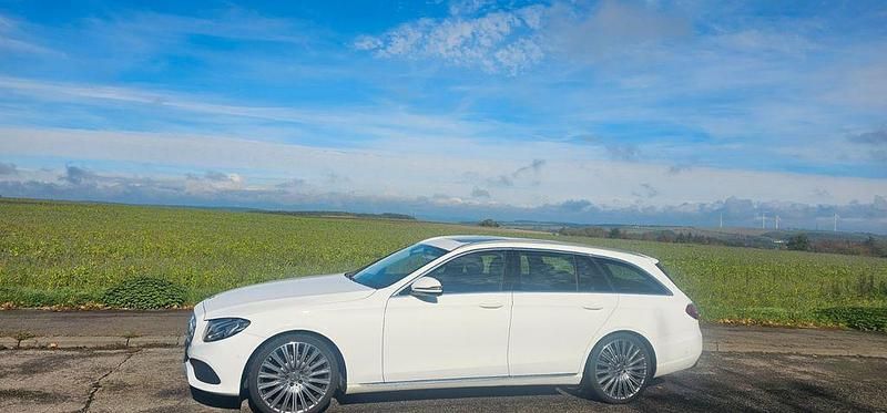 Weiß Gebraucht 2018 Mercedes E200 Kombi | 21.300 € (Guter Preis) - Bild 1/4