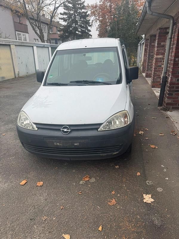 Weiß Gebraucht 2010 Opel Combo Van / Kleinbus | 2.500 € (Fairer Preis) - Bild 1/4