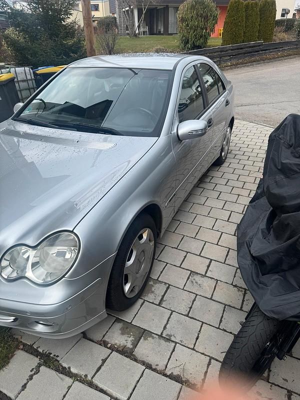 Gebraucht Mercedes C180 140 PS (102 kW) 2004 Silber Limousine