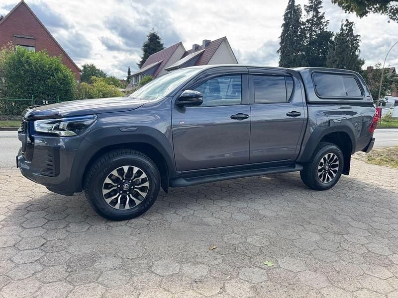 Grau Gebraucht 2023 Toyota HiLux Sport Abholung | 54.489 € (Teuer) - Bild 1/4