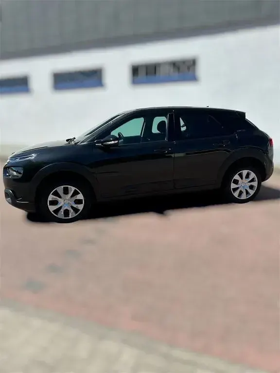 Używany Citroën C4 Feel 82 KM (60 kW) 2018 Czarny Sedan/Limuzyna