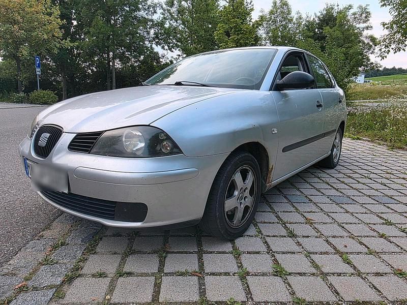 Silber Gebraucht 2004 Seat Cordoba Limousine | 400 € (Superpreis) - Bild 1/4