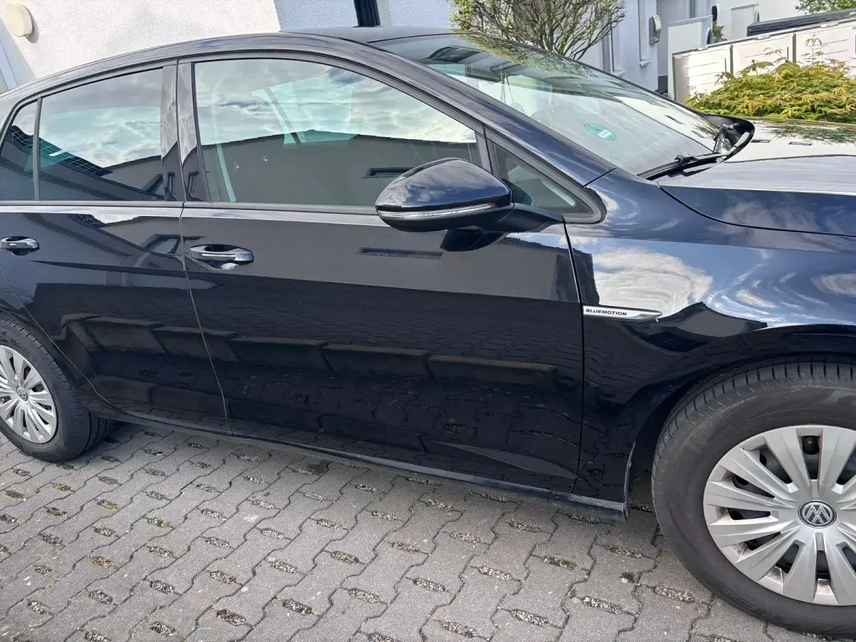 Gebraucht VW Golf VII Trendline 110 PS (80 kW) 2016 Schwarz Limousine