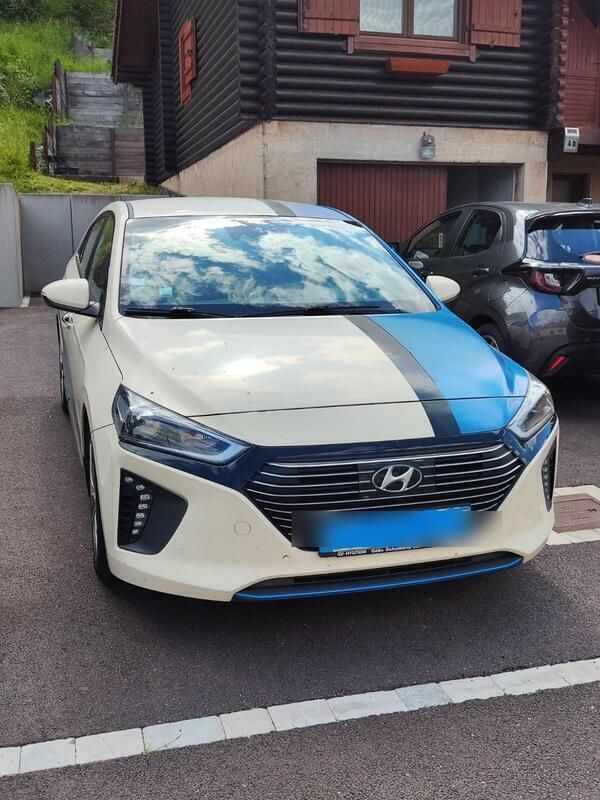 Beige Gebraucht 2016 Hyundai Ioniq Limousine | 11.000 € (Fairer Preis) - Bild 1/3