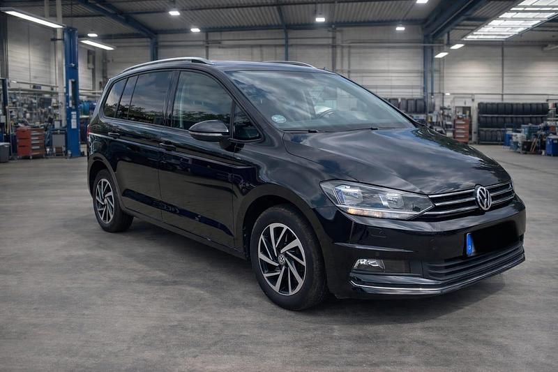 Gebraucht VW Touran 116 PS (85 kW) 2018 Schwarz Van / Kleinbus