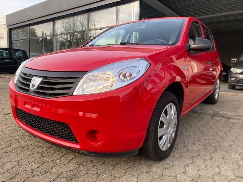 Rot Gebraucht 2009 Dacia Sandero Basis Kleinwagen | 2.750 € (Etwas zu teuer) - Bild 1/4