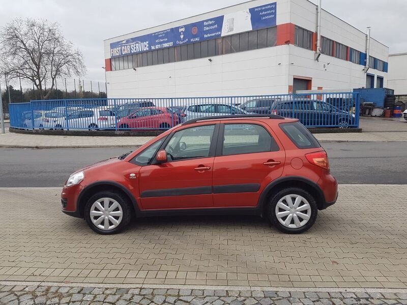 Orange Gebraucht 2011 Suzuki SX4 Limousine | 7.499 € (Fairer Preis) - Bild 1/4