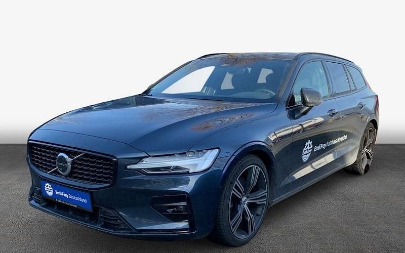 Blau Gebraucht 2024 Volvo V60 Plus Kombi | 42.599 € (Teuer) - Bild 1/4