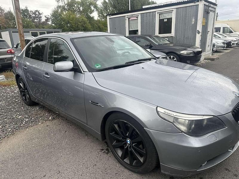 Grau Gebraucht 2006 BMW 523 Limousine | 3.490 € (Superpreis) - Bild 1/4