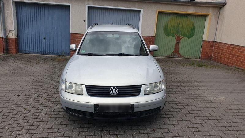 Silber Gebraucht 1999 VW Passat Kombi | 700 € (Guter Preis) - Bild 1/4