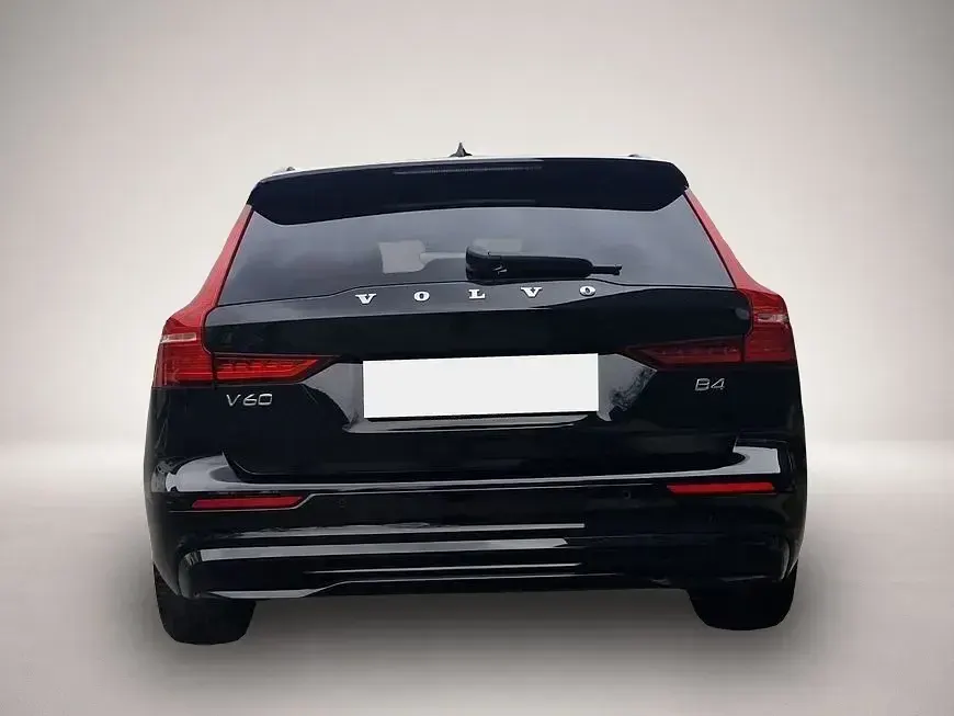 Gebraucht Volvo V60 Plus 197 PS (144 kW) 2025 Schwarz Kombi