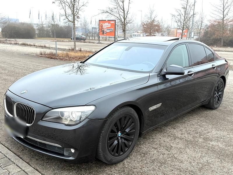 Gebraucht BMW 740 326 PS (239 kW) 2010 Grau Limousine