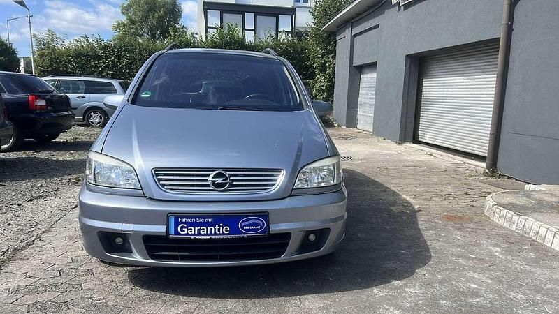 Lichtsilber m2 Gebraucht 2004 Opel Zafira Edition Van / Kleinbus | 3.990 € (Teuer) - Bild 1/4