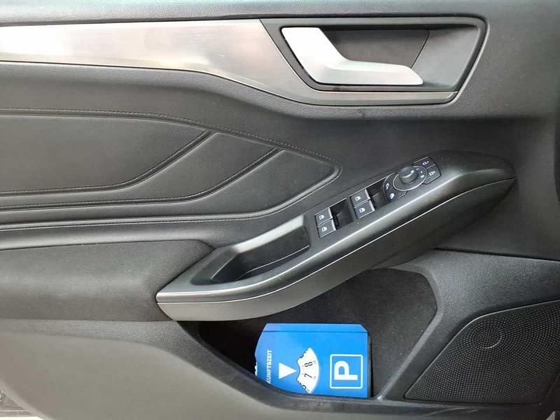 Gebraucht Ford Focus Titanium 120 PS (88 kW) 2023 Agate black metallic Kombi
