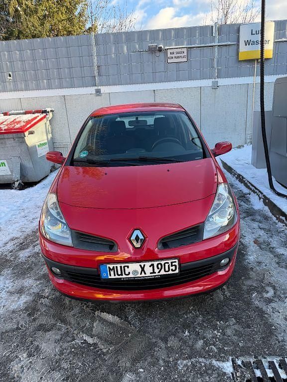 Rot Gebraucht 2007 Renault Clio II Limousine | 2.450 € (Fairer Preis) - Bild 1/4