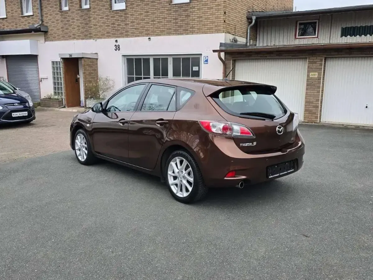 Używany Mazda 3 Edition 150 KM (110 kW) 2012 Brązowy Hatchback