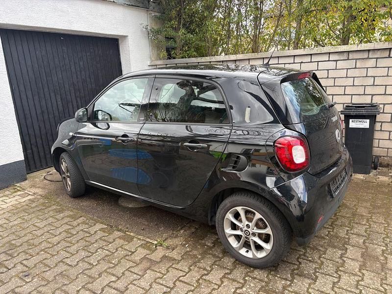 Gebraucht Smart ForFour 90 PS (66 kW) 2019 Schwarz Kleinwagen