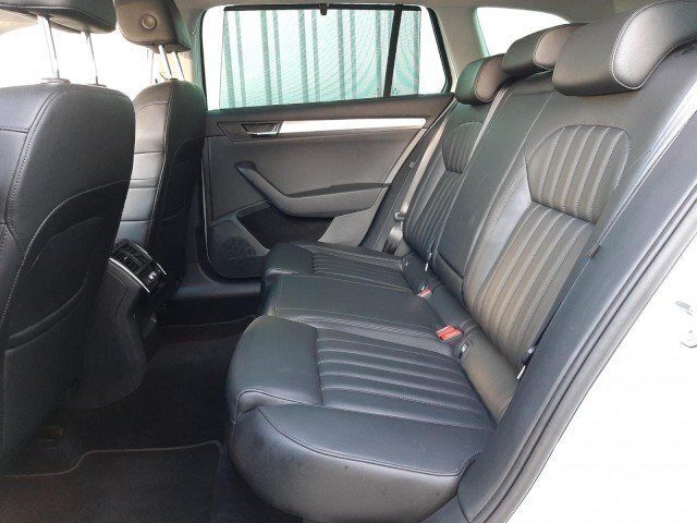 Gebraucht Skoda Superb Style 190 PS (139 kW) 2016 Weiß Kombi