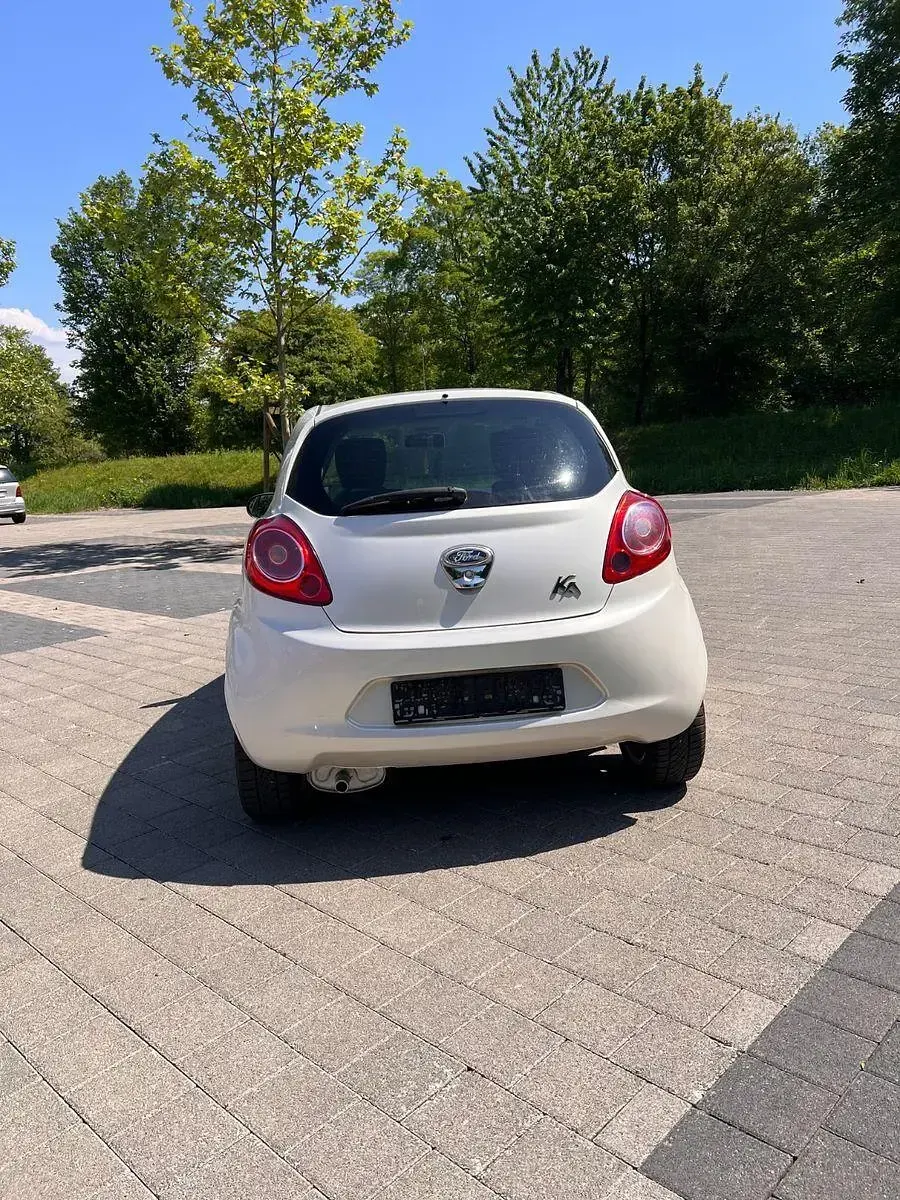 Gebraucht Ford Ka Ambiente 69 PS (50 kW) 2012 Weiß Kleinwagen