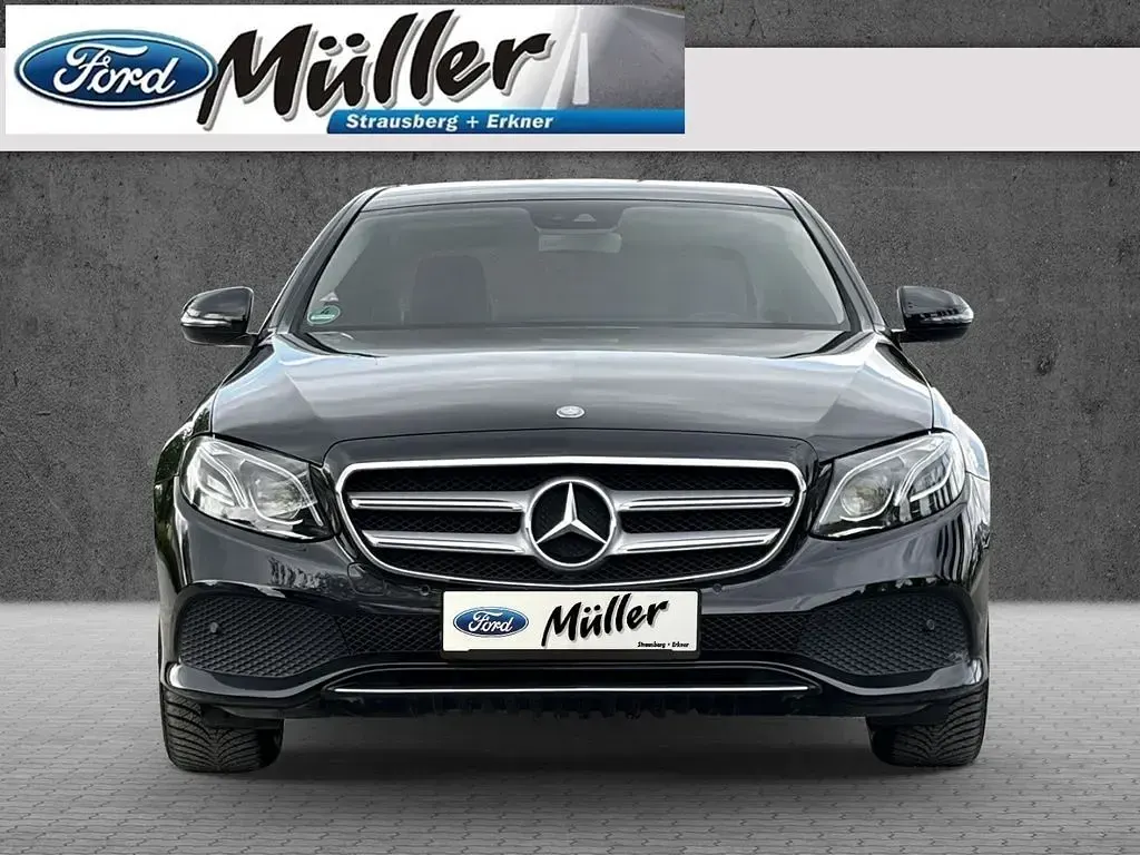 Gebraucht Mercedes E200 Avantgarde 184 PS (135 kW) 2016 Obsidianschwarz  metalliclack Limousine