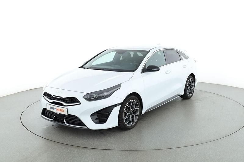 Weiß Gebraucht 2022 Kia ProCeed GT-Line Kleinwagen | 22.160 € - Bild 1/3