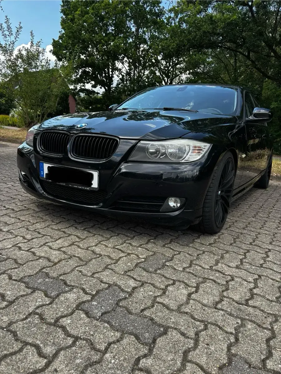 Gebraucht BMW 318 143 PS (105 kW) 2010 Schwarz Limousine