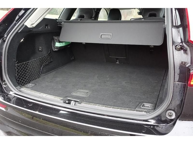 Gebraucht Volvo XC60 Core 197 PS (144 kW) 2022 Schwarz SUV