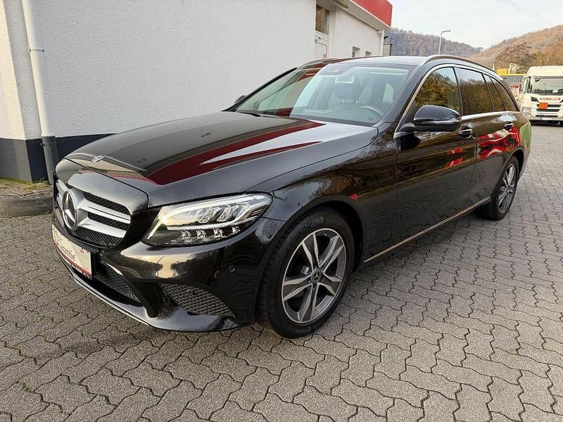 Gebraucht Mercedes C180 156 PS (114 kW) 2018 Schwarz Kombi